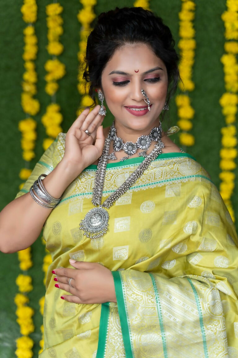Women's Green Soft Handloom Silk Saree with Zari Woven Border