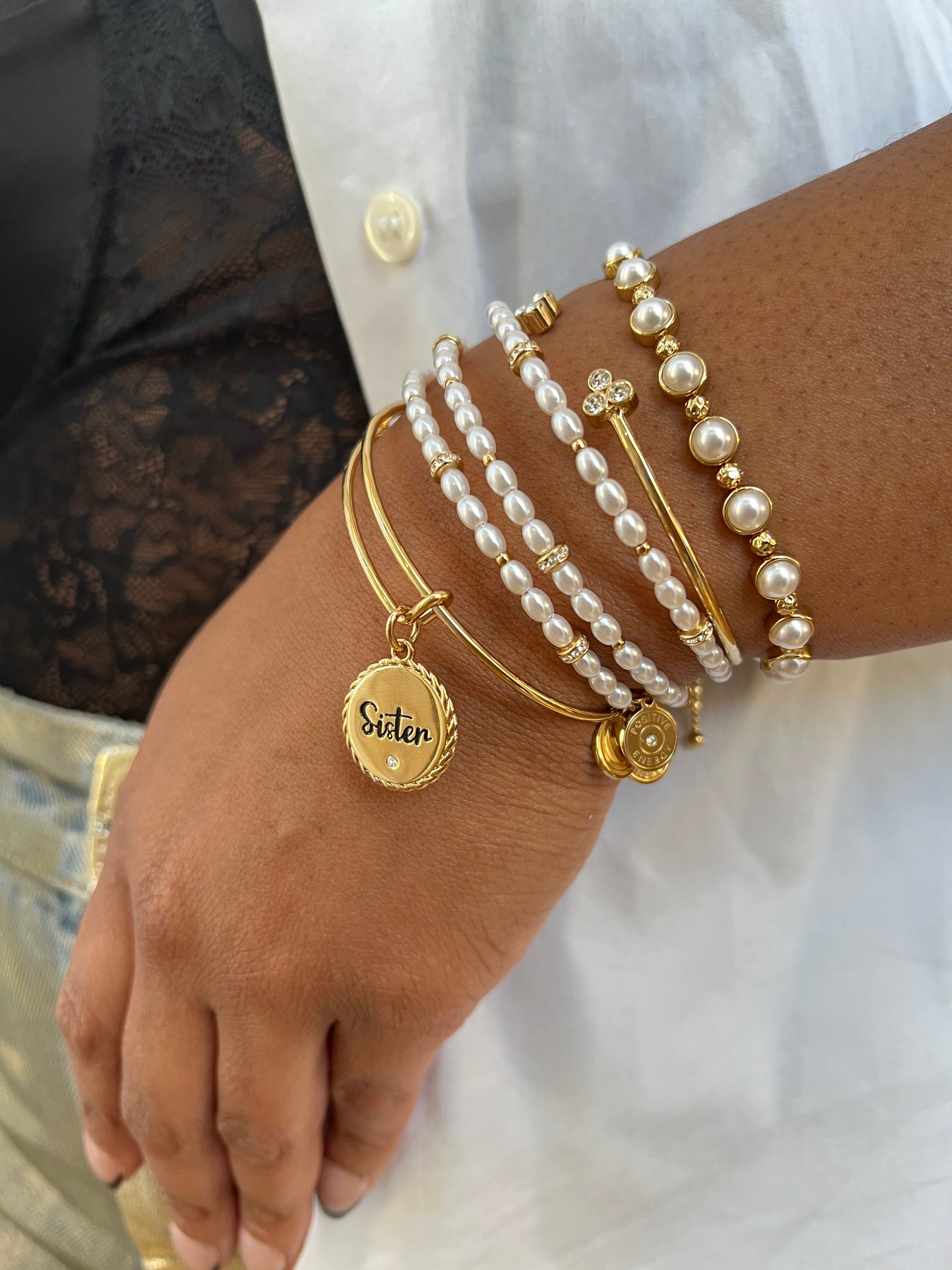 Freshwater Pearl Bracelet in White and Gold Tones