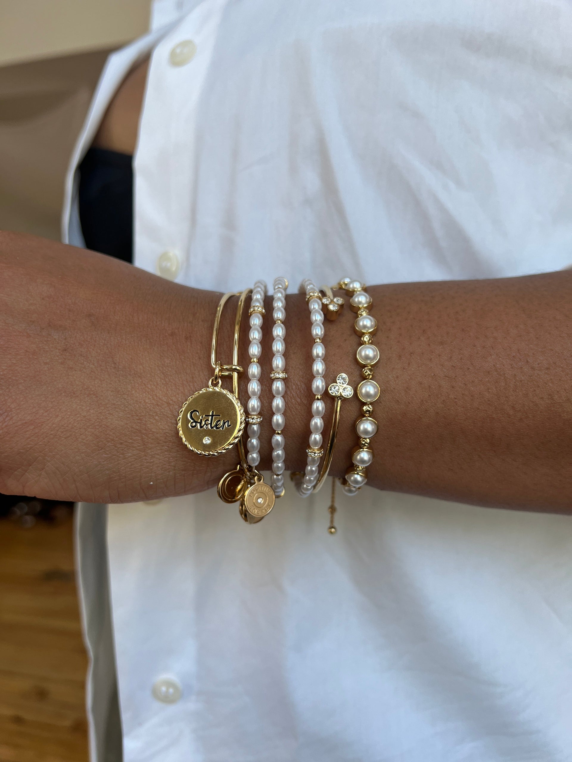 Freshwater Pearl Bracelet in White and Gold Tones