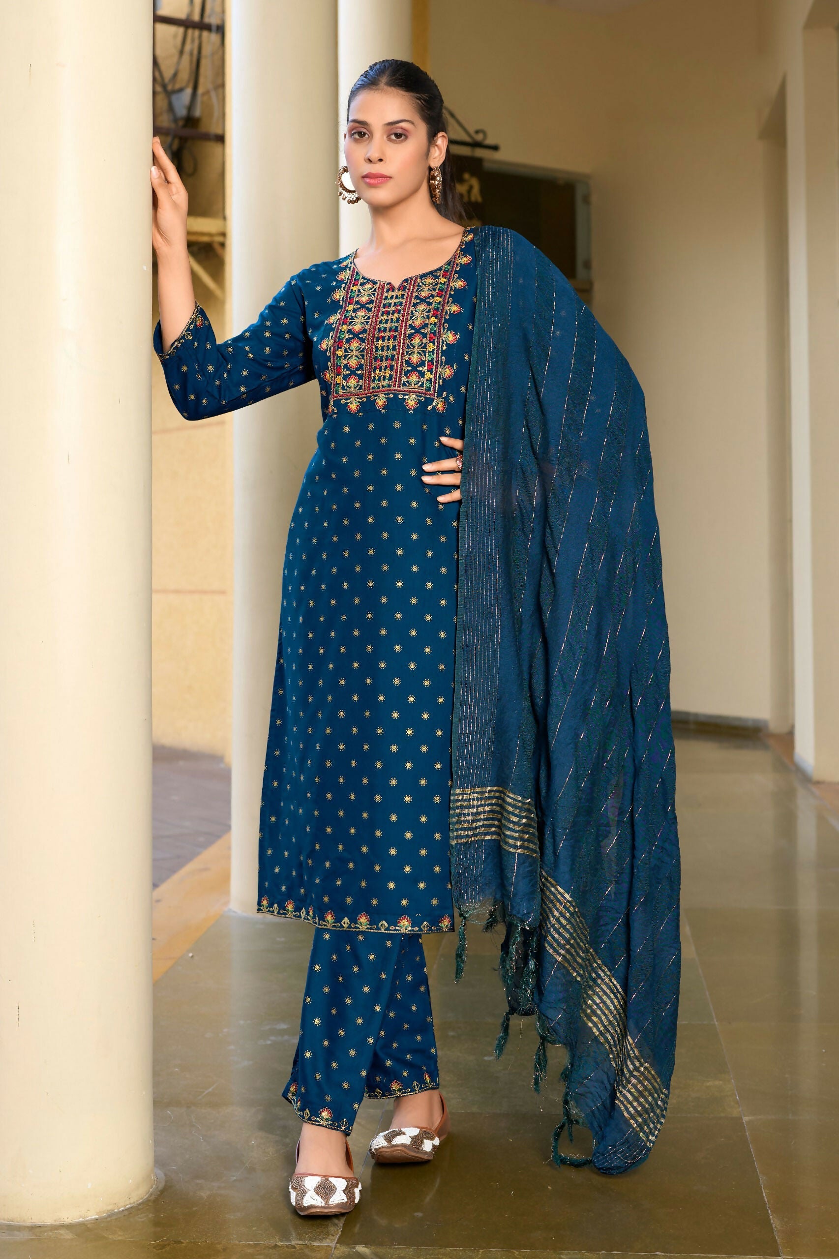 Women's Morpich 14KG Rayon straight kurta with foil print and embroidery details