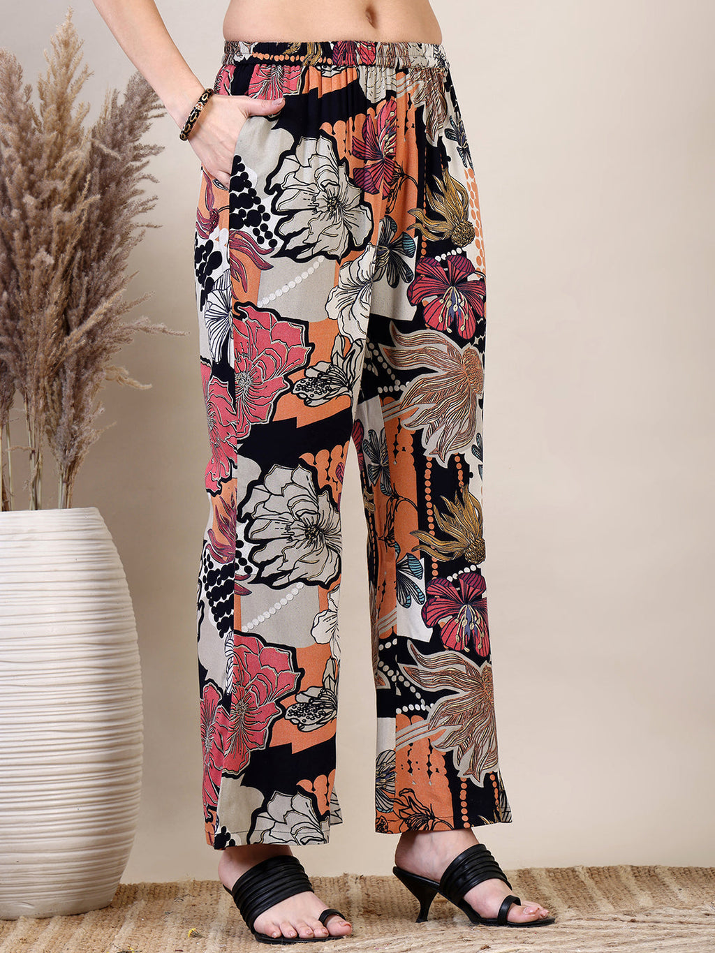 Black Floral Printed Co-Ords Set with V-Neck Kurta and Palazzo