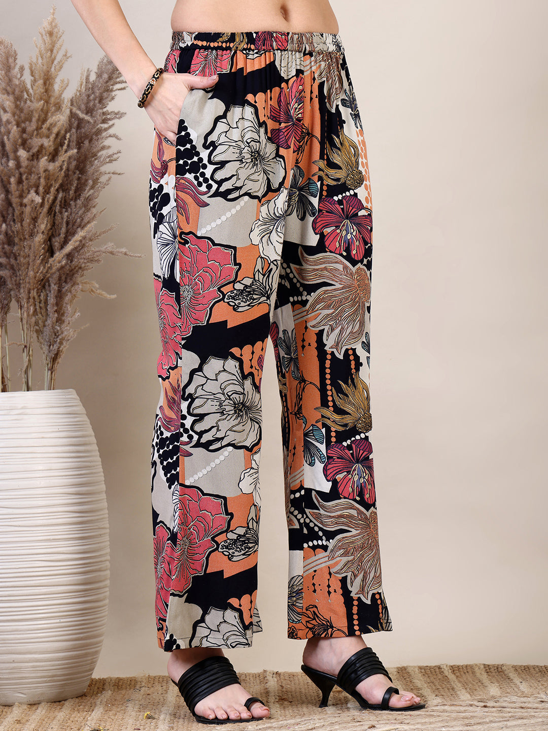 Black Floral Printed Co-Ords Set with V-Neck Kurta and Palazzo