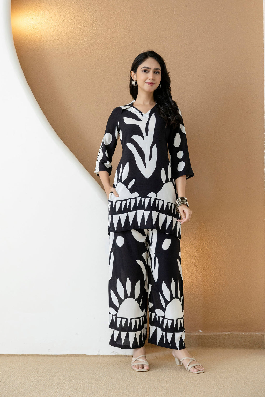 A stylish black and white abstract printed tunic and palazzo co-ord set with 3/4th sleeves and a V-neckline.