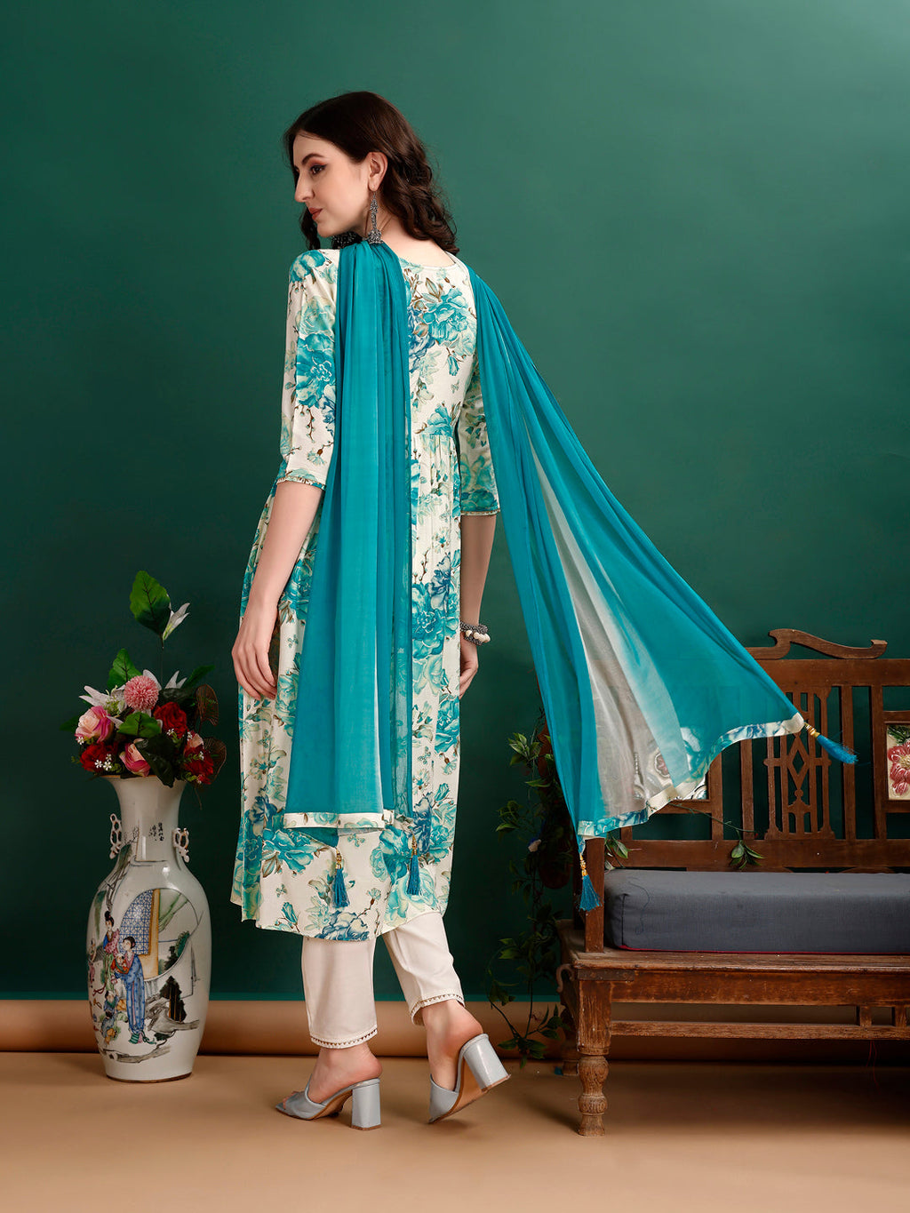 Alia Cut Floral Embroidered Kurta Set with Dupatta - Multicolor