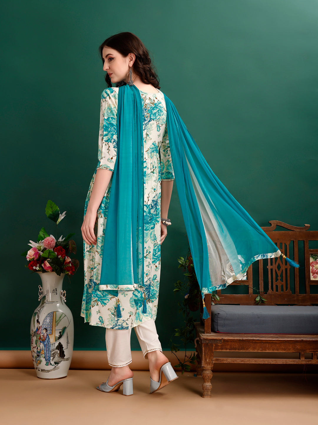 Alia Cut Floral Embroidered Kurta Set with Dupatta - Multicolor