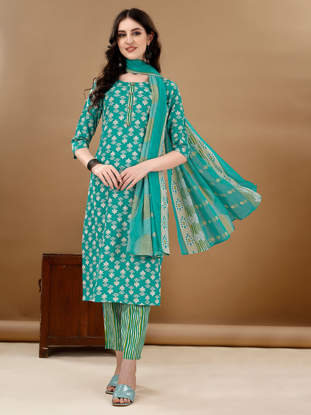 Multicolor ethnic motif printed kurta set with matching pants and dupatta