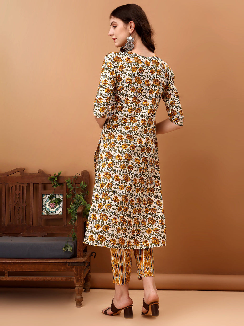 Floral Printed Cotton Kurta Set with 3/4th Sleeves