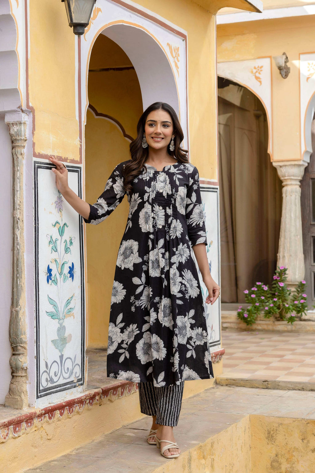 Floral Print Kurta Set with Striped Dupatta in Black