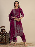 Close up of pink velvet kurta with hand and foil print detailing