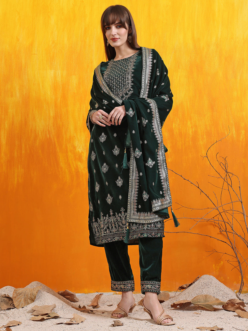 Bottle-green velvet kurta set with hand-embroidery and foil print detailing