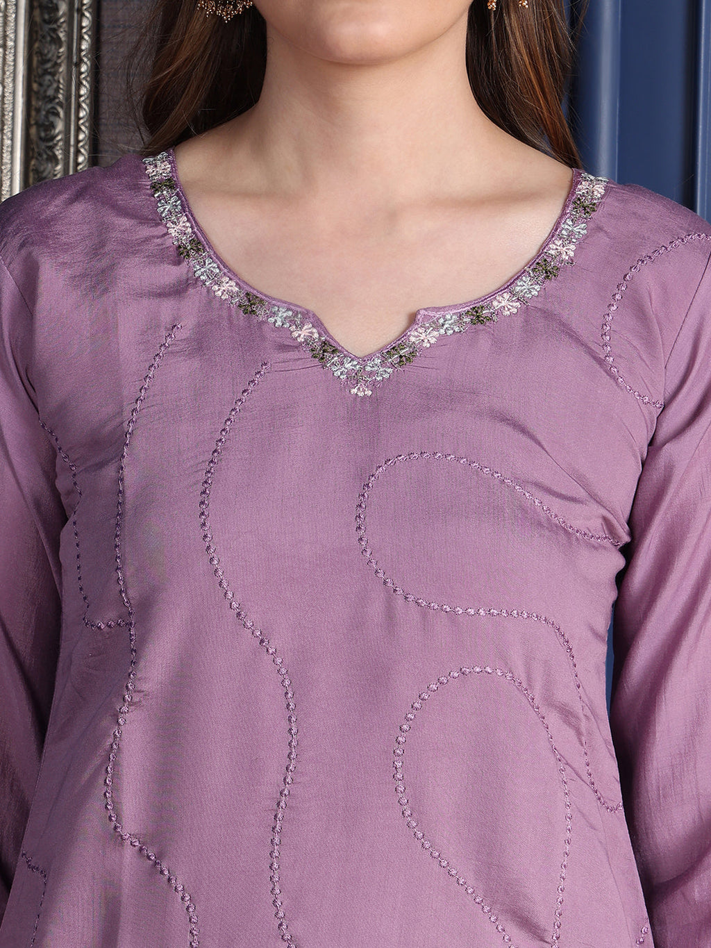 Lavender Placement Embroidered Kurta Set with Organza Dupatta