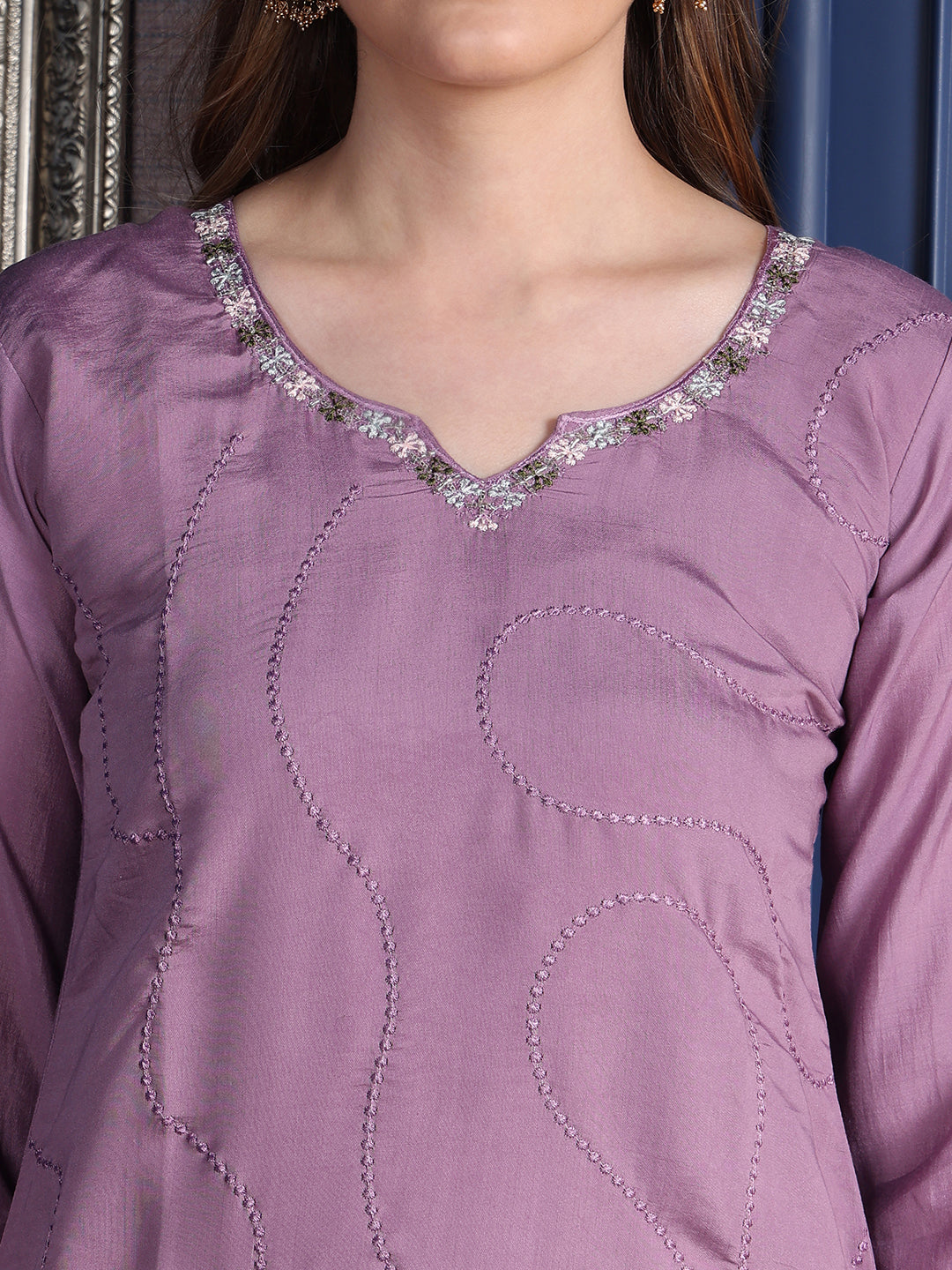 Lavender Placement Embroidered Kurta Set with Organza Dupatta