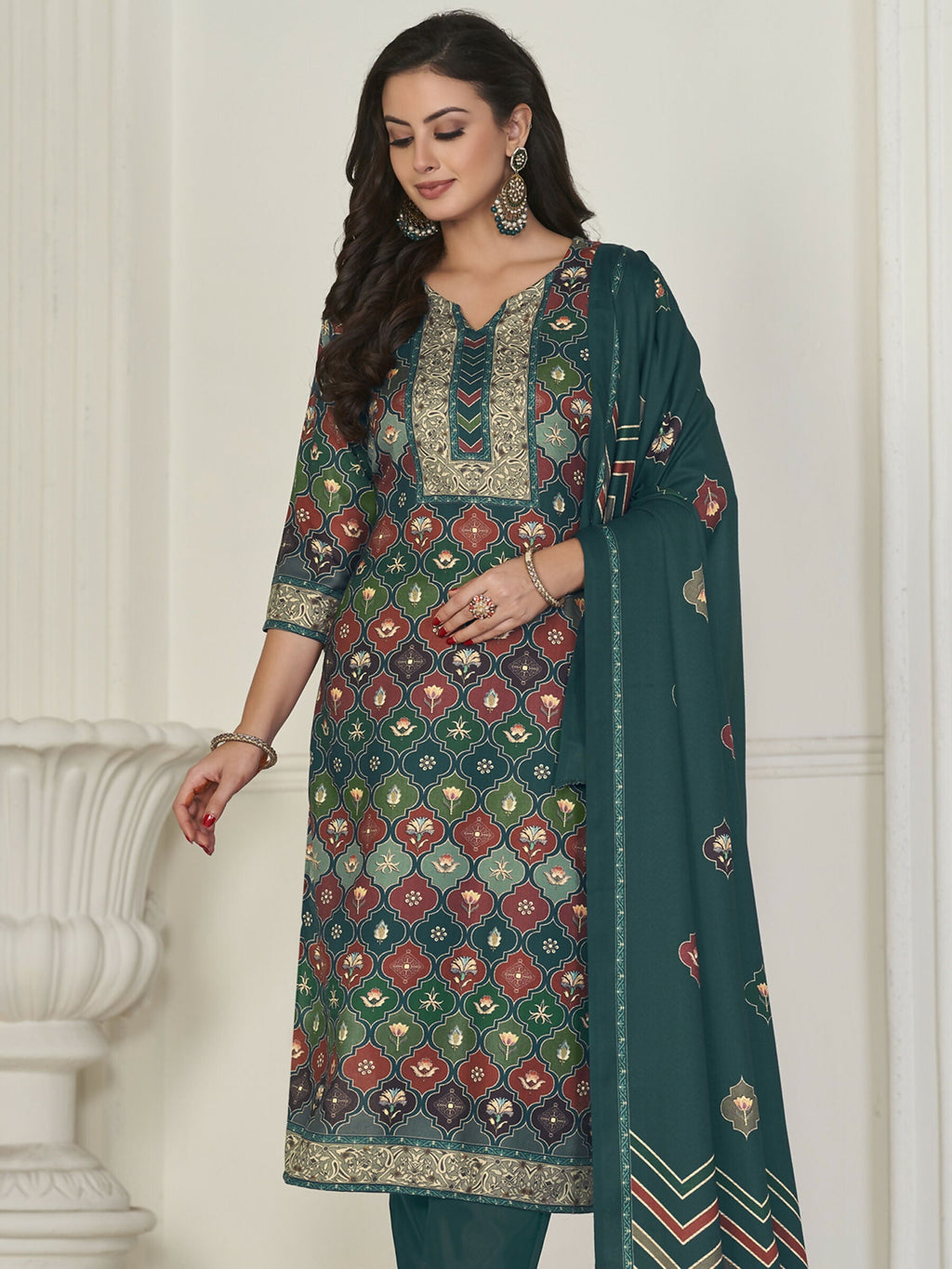 Women's Multicolor Pashmina Straight Kurta Set with Digital Print