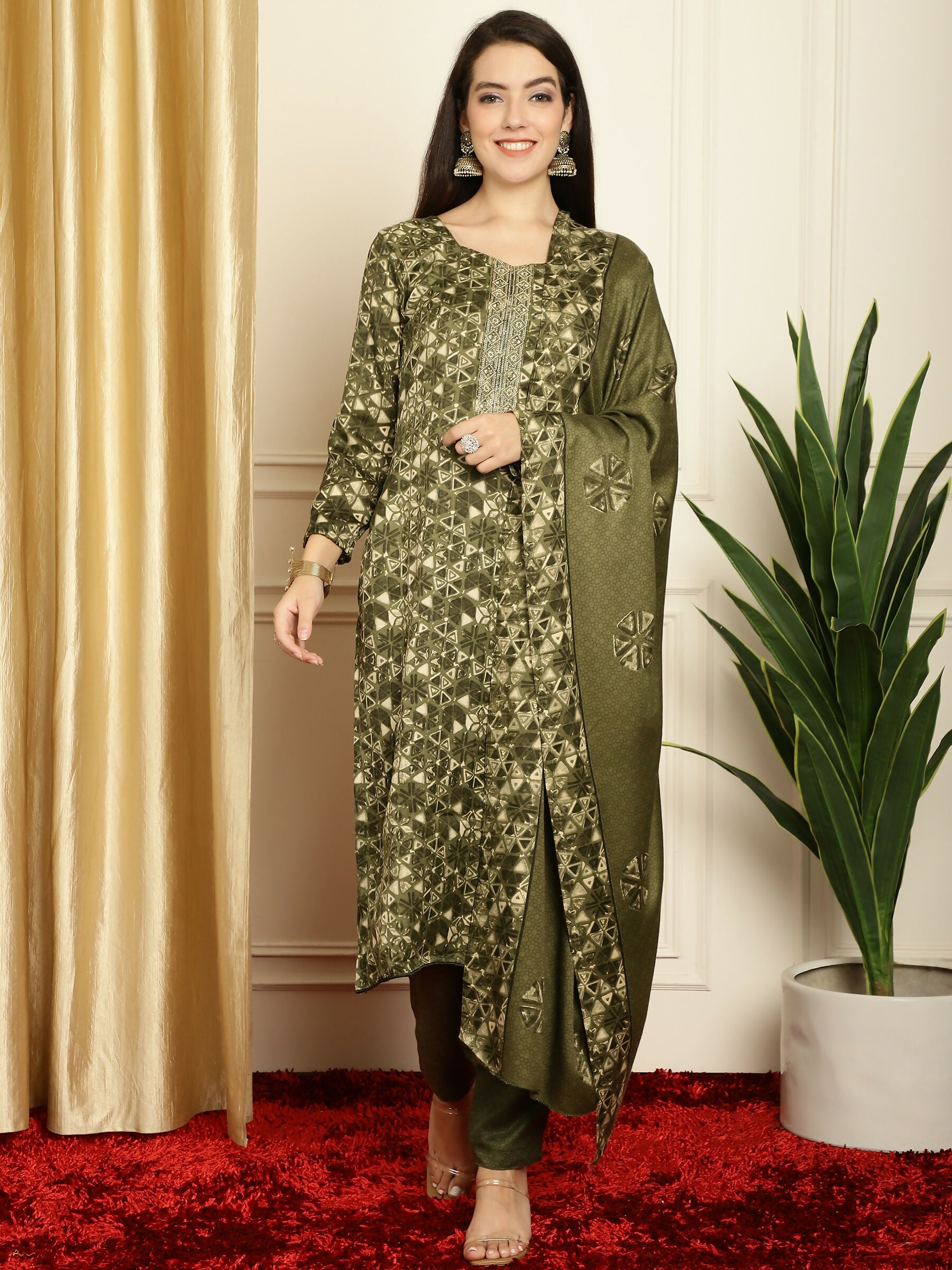 Women's green pashmina kurta set featuring floral digital print, including straight kurta, trousers, and a 2.25m dupatta.