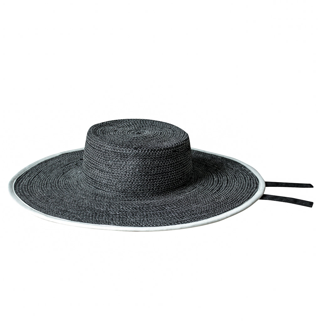 LOLO Wide-brim Jute Boater Hat in Black