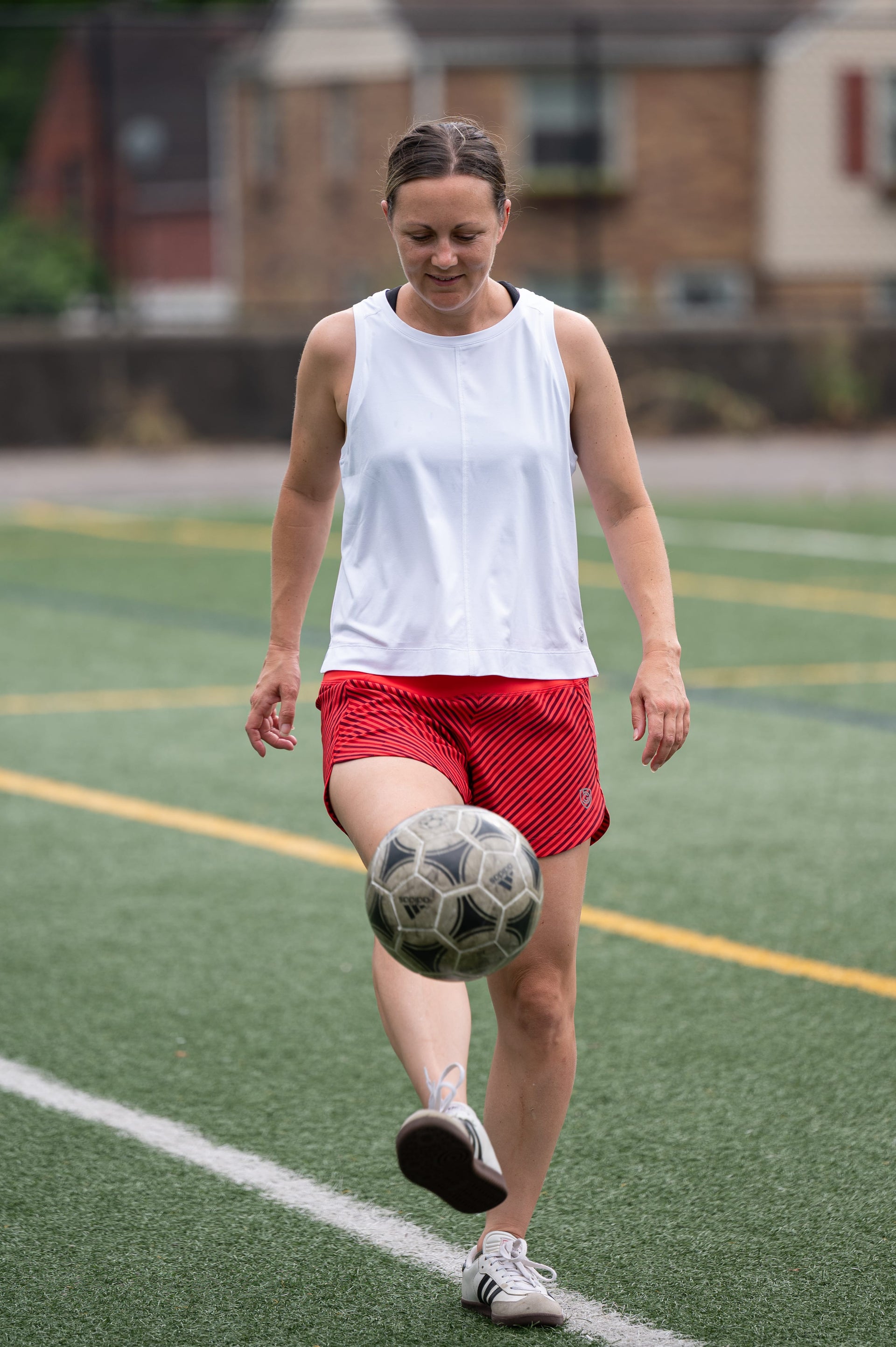 Boxy Crop Tank Top for Athletic Training and Performance - Image 4