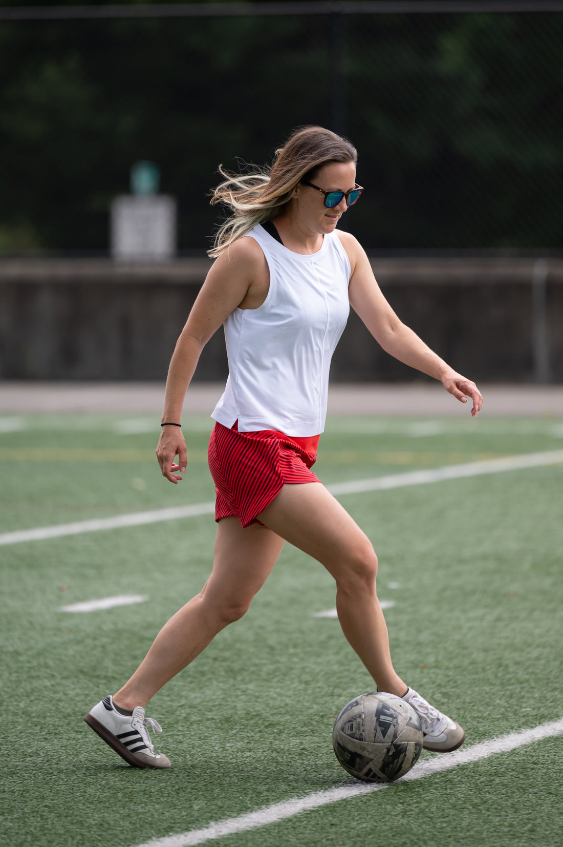 Boxy Crop Tank Top for Athletic Training and Performance - Image 11