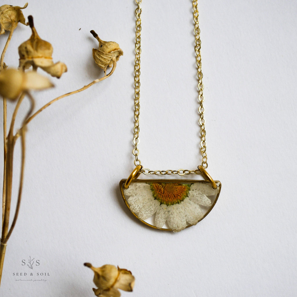 Luna Gold Daisy Necklace