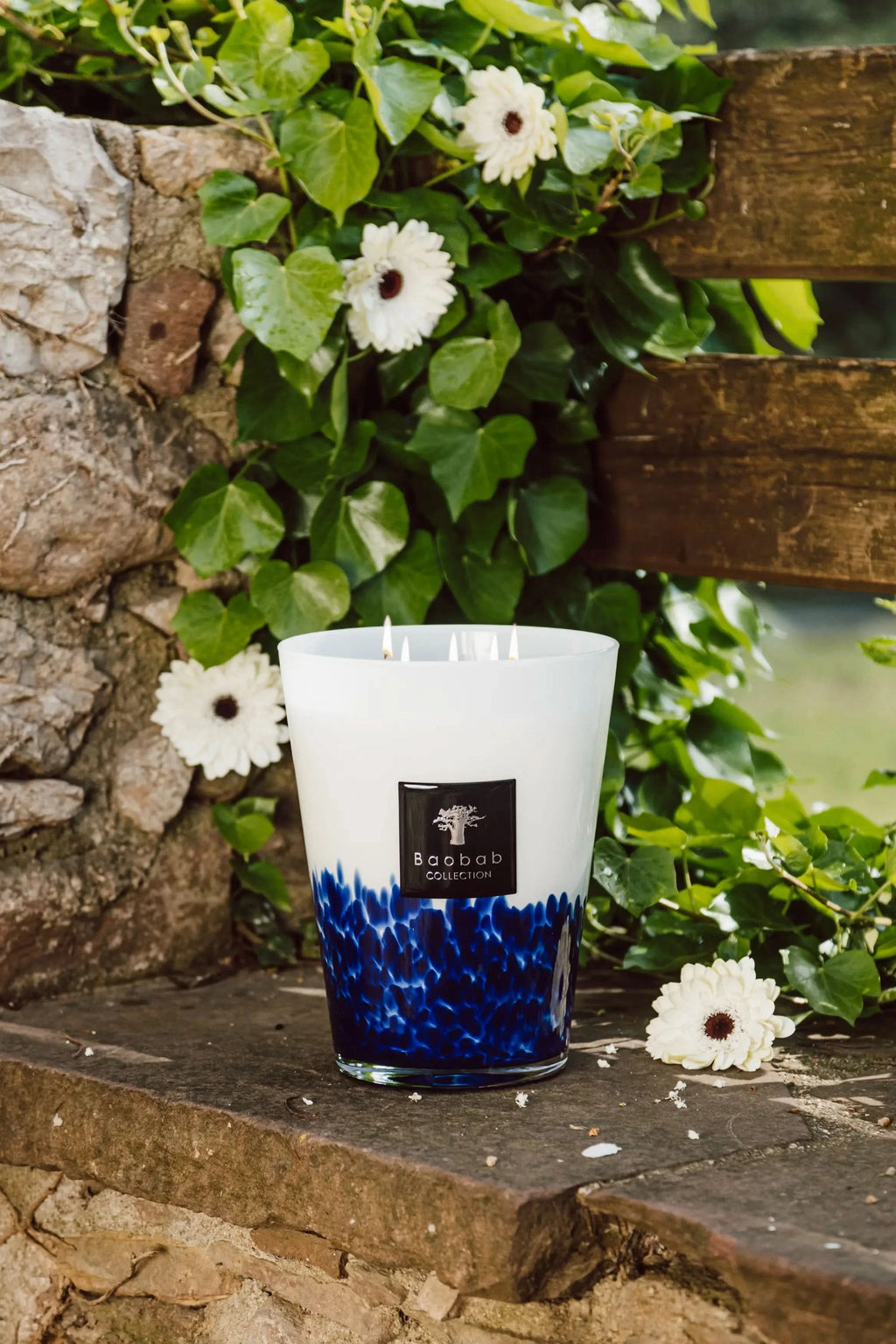Feathers Touareg Max 10 Candle in Blue and White Glass
