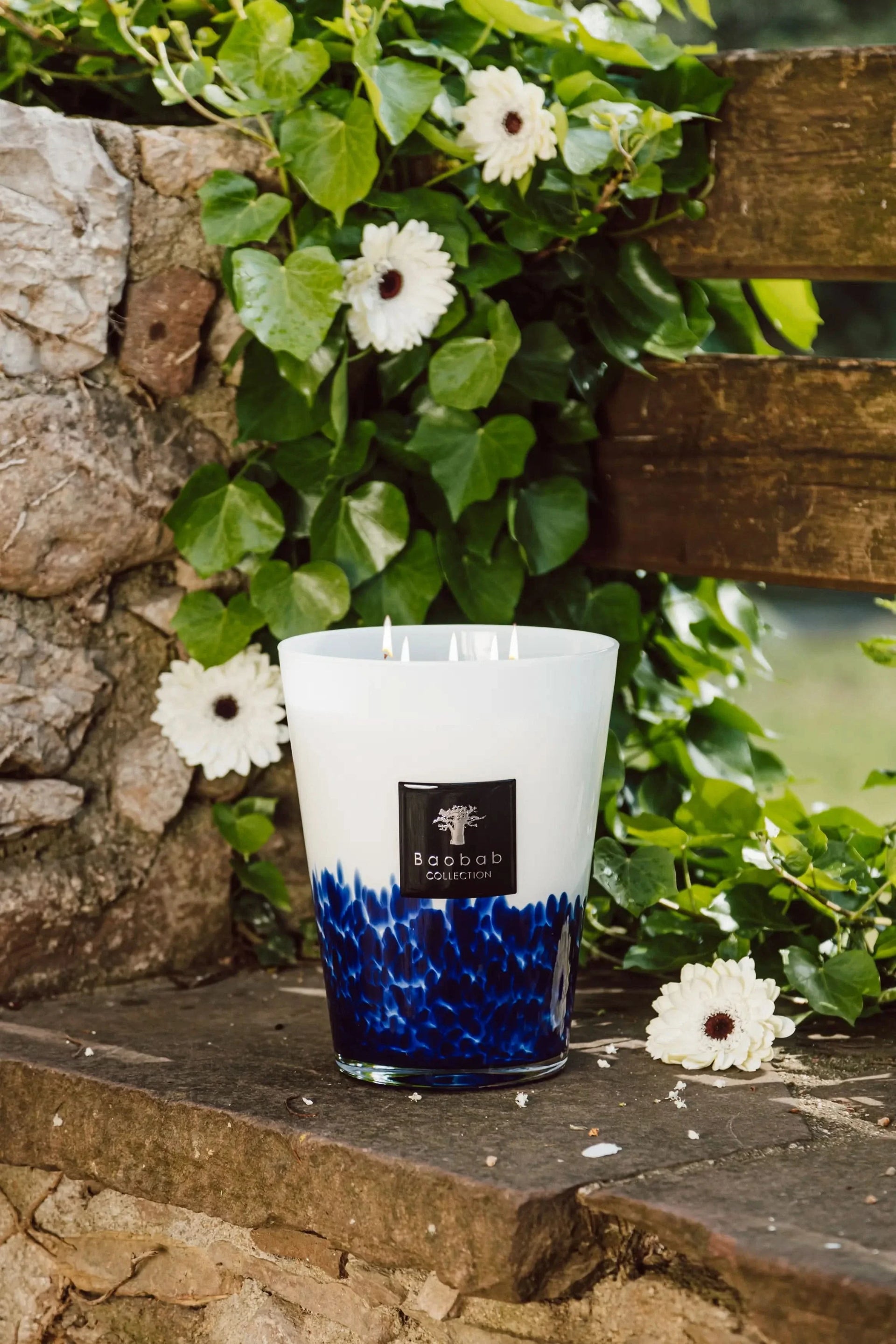 Feathers Touareg Max 10 Candle in Blue and White Glass