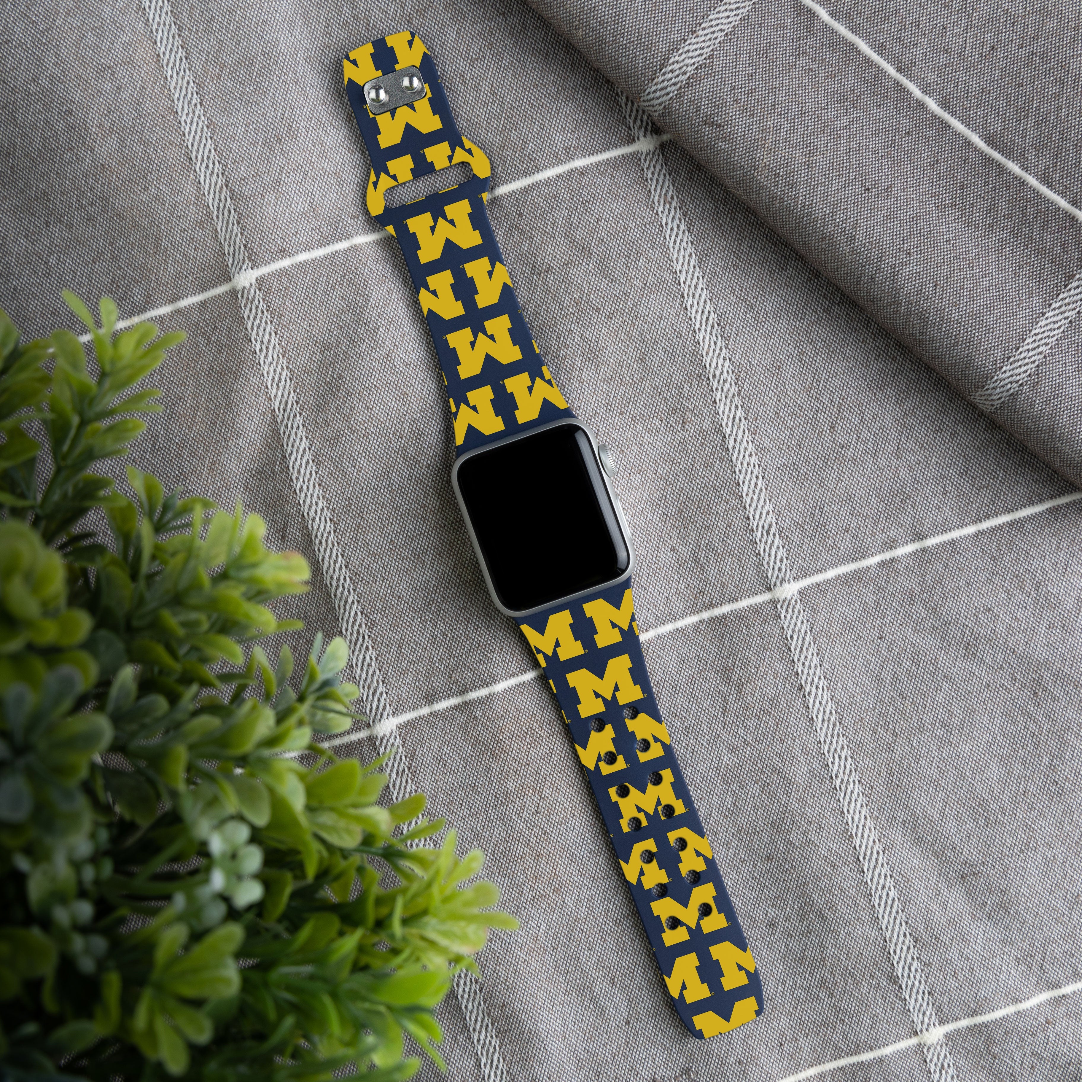 Michigan Wolverines HD Apple Watch Band for Series 1-10 & Ultra