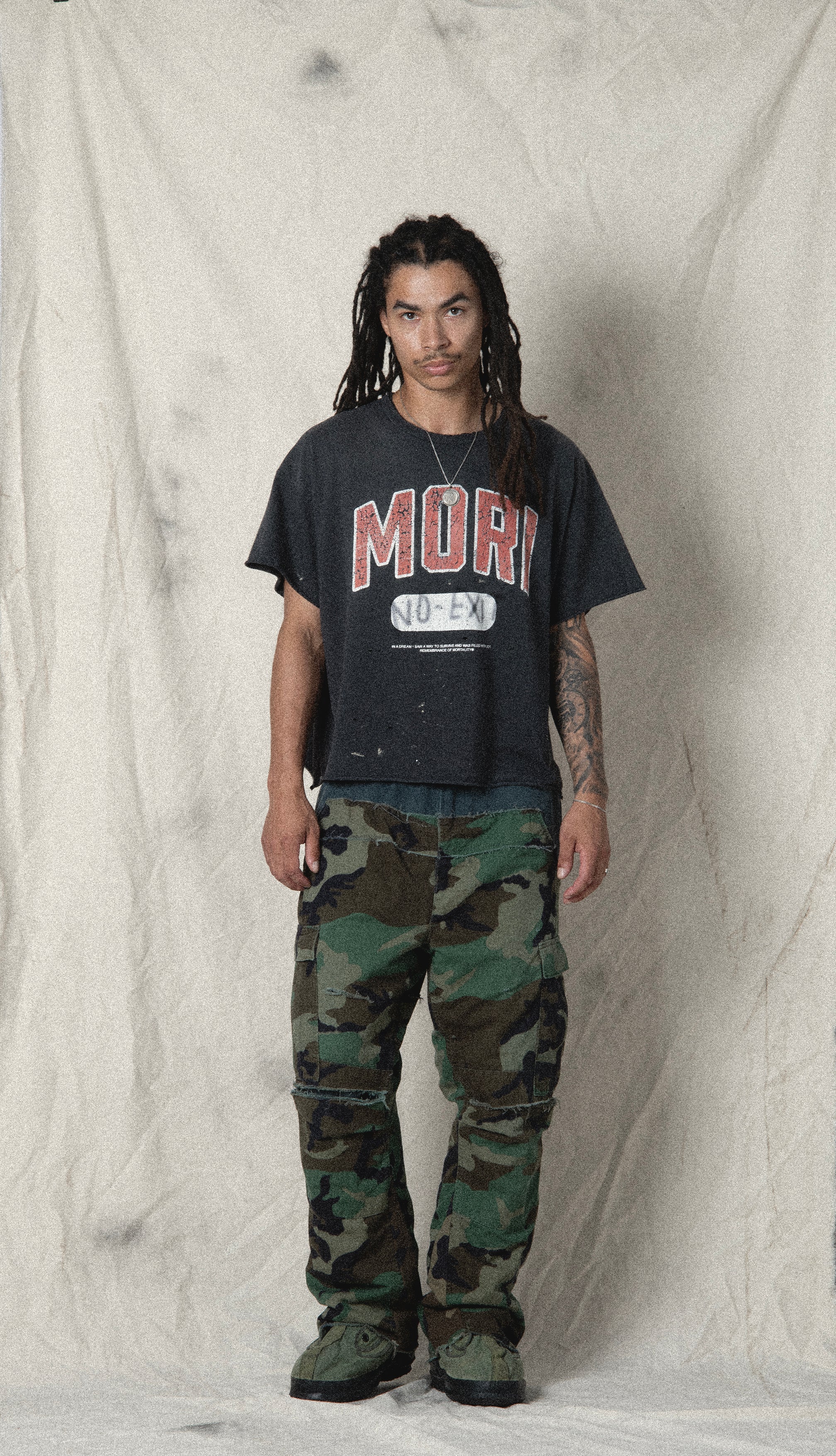 "NO EXIT" BOXY CROP TEE