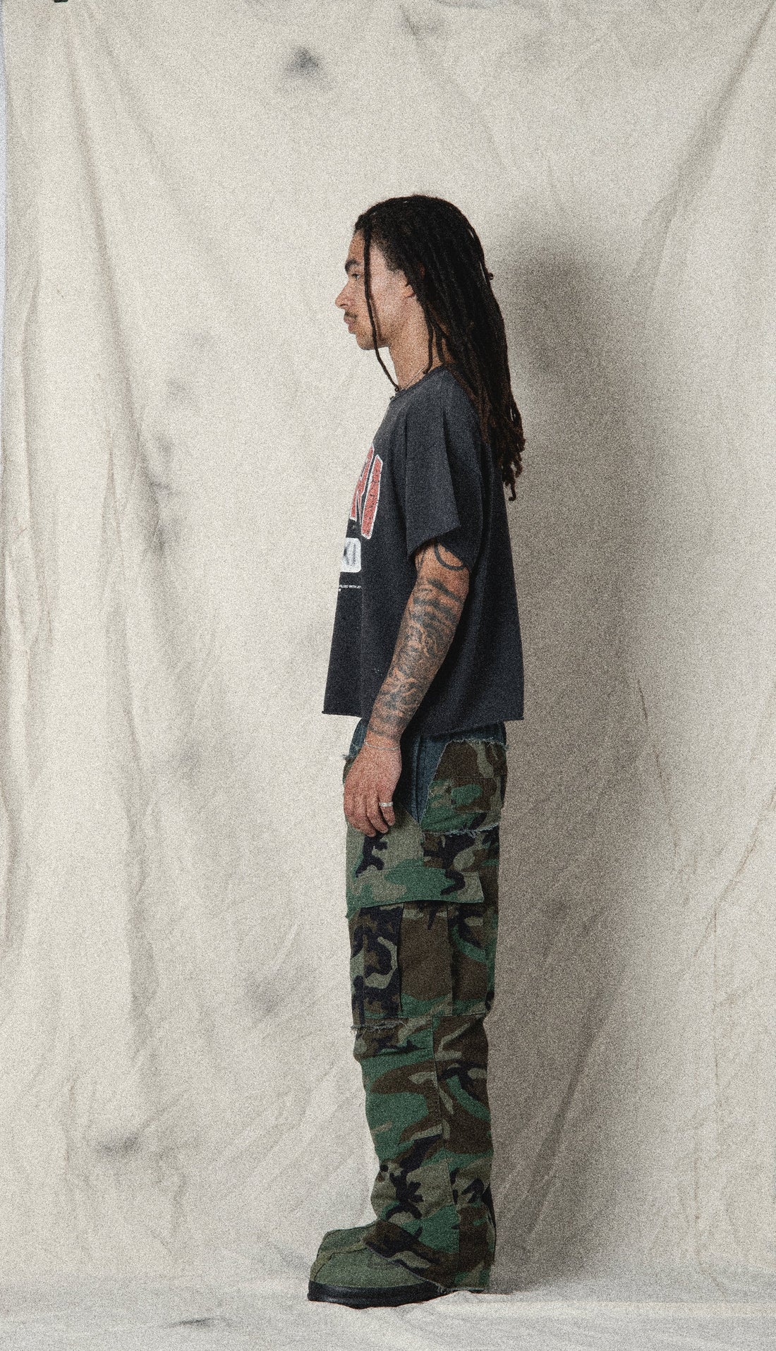 "NO EXIT" BOXY CROP TEE