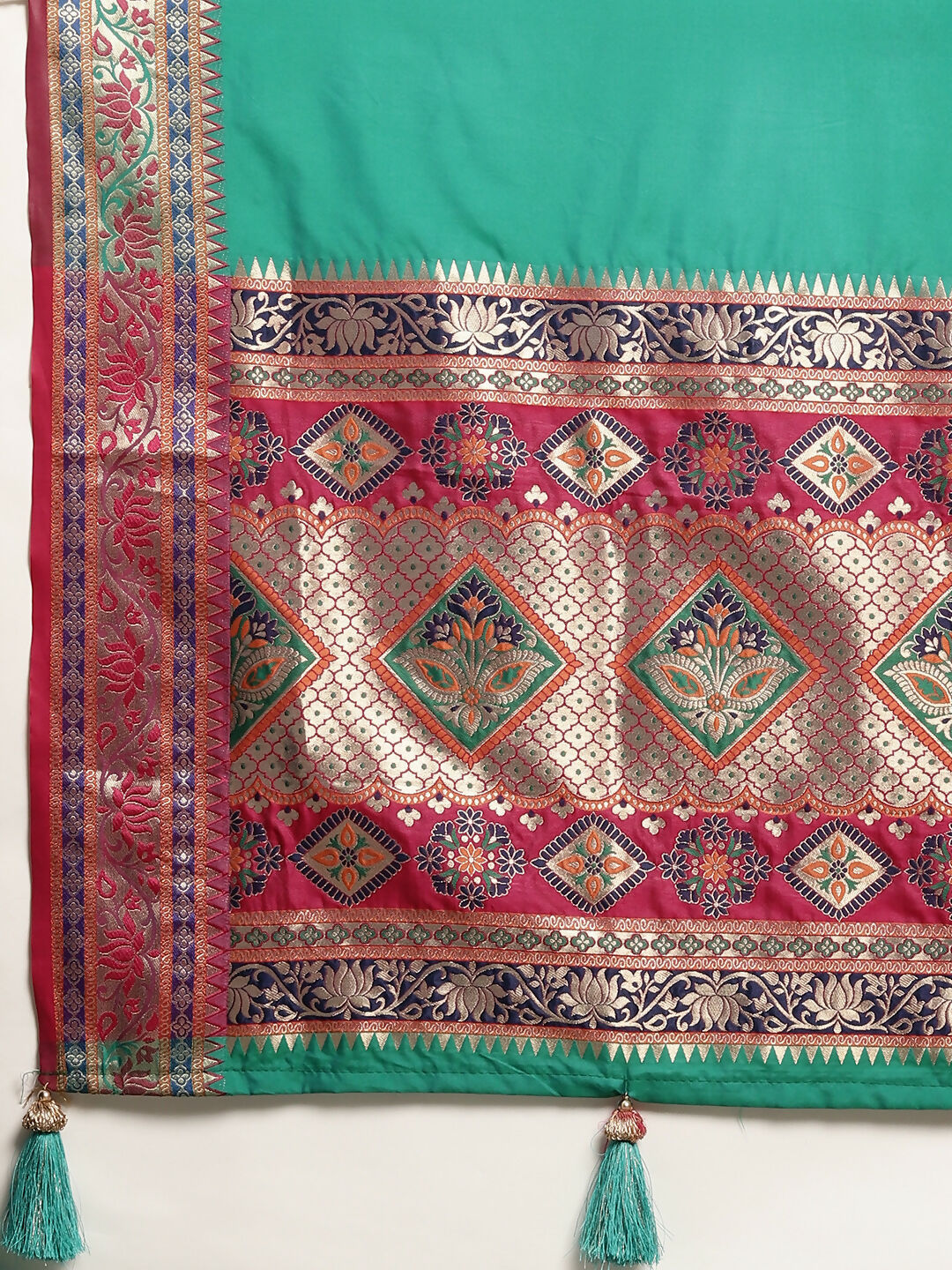 Rama Silk Blend Saree with Geometric Pattern for Ethnic Wear