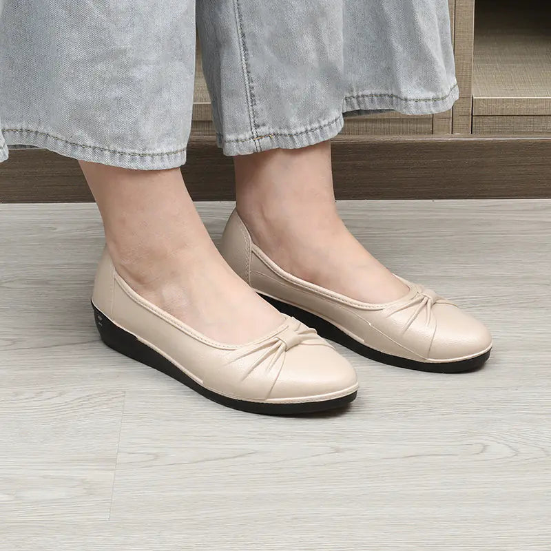 Women's Comfortable Low-Top Faux Leather Wedge Flats - Image 5