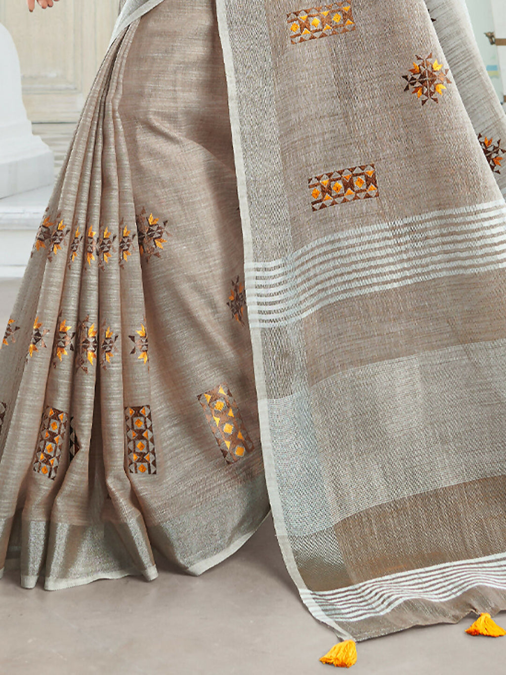 Light Beige Linen Saree with Matching Blouse Piece