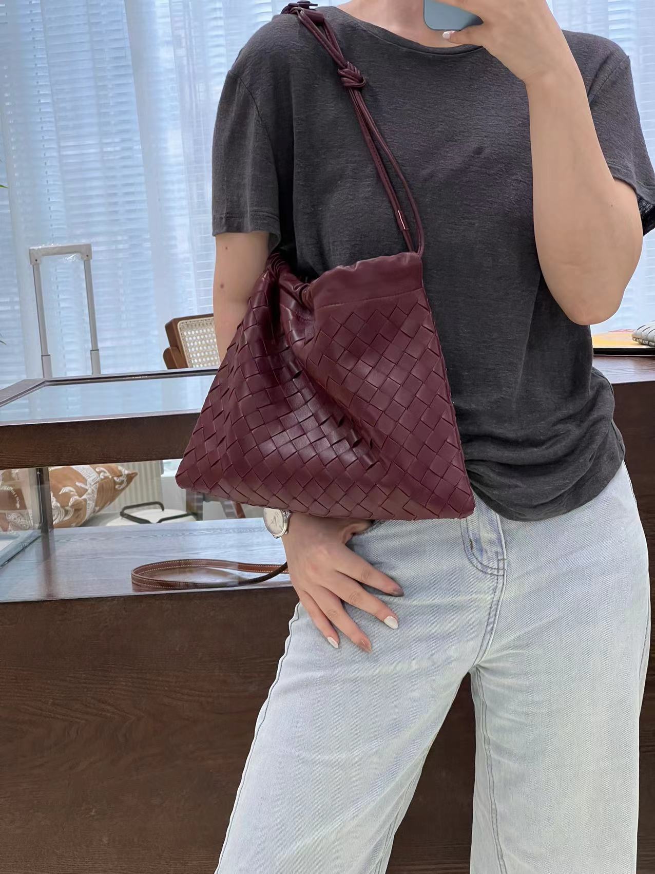 Woven Leather Shoulder Bag Retro Design Soft Cowhide Purse - Image 9