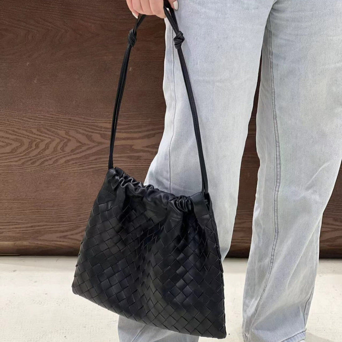 Woven Leather Shoulder Bag Retro Design Soft Cowhide Purse - Image 4