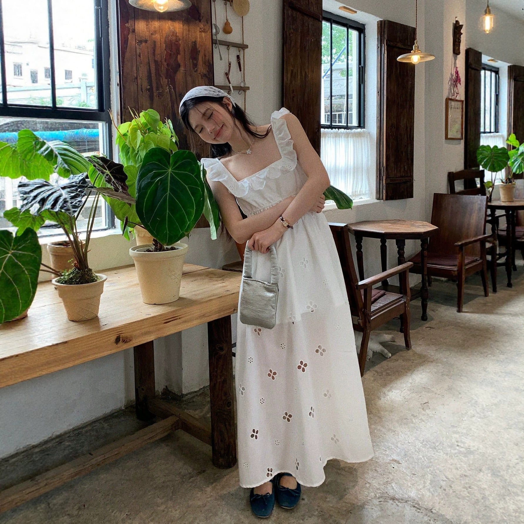 Korean Light Luxury Slim Fit Sweet Design White Dress Waist Slimming Elegant Ruffled Cami Dress