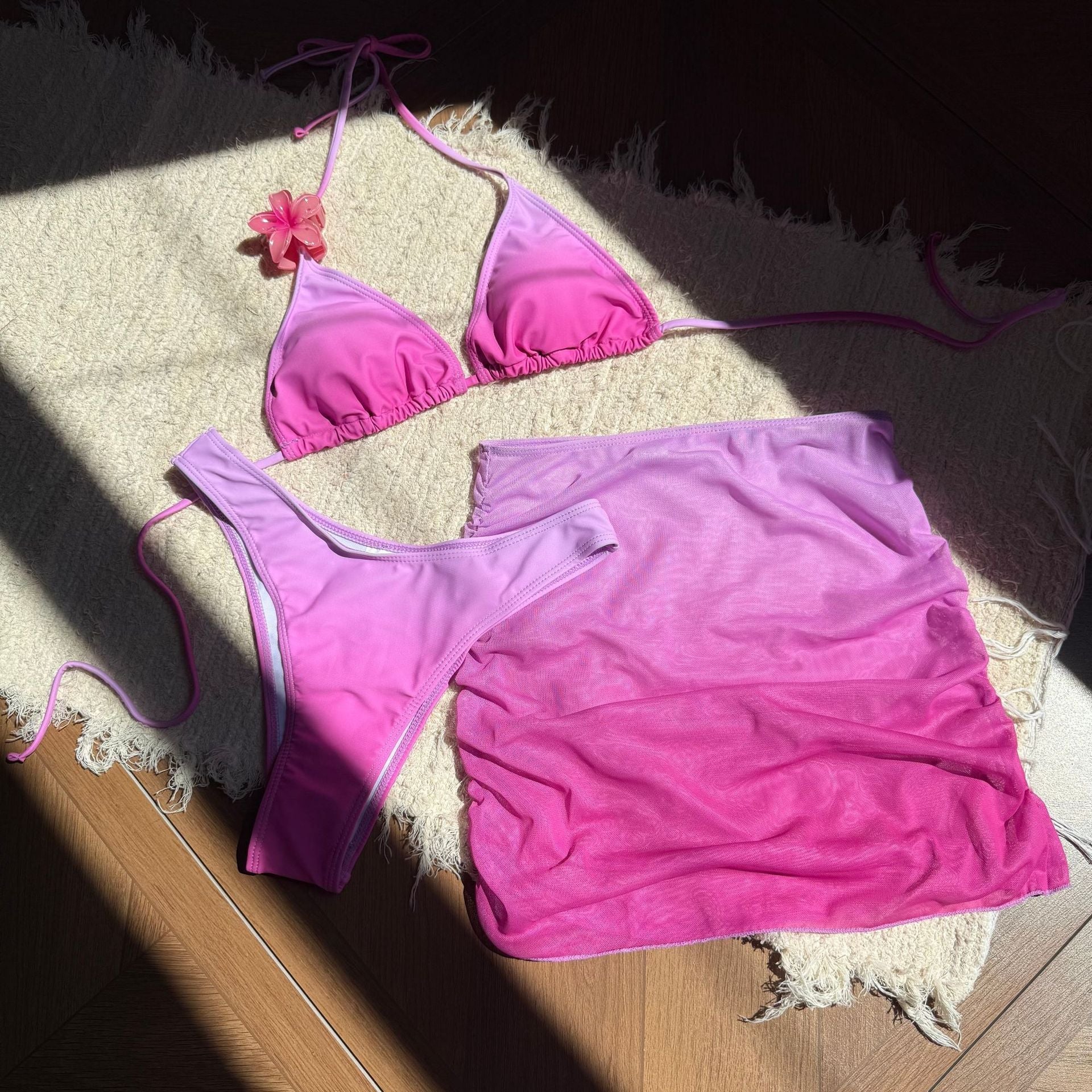 Sexy Gradient 3-Piece Bikini Set with Halter Top and Ruched Detail