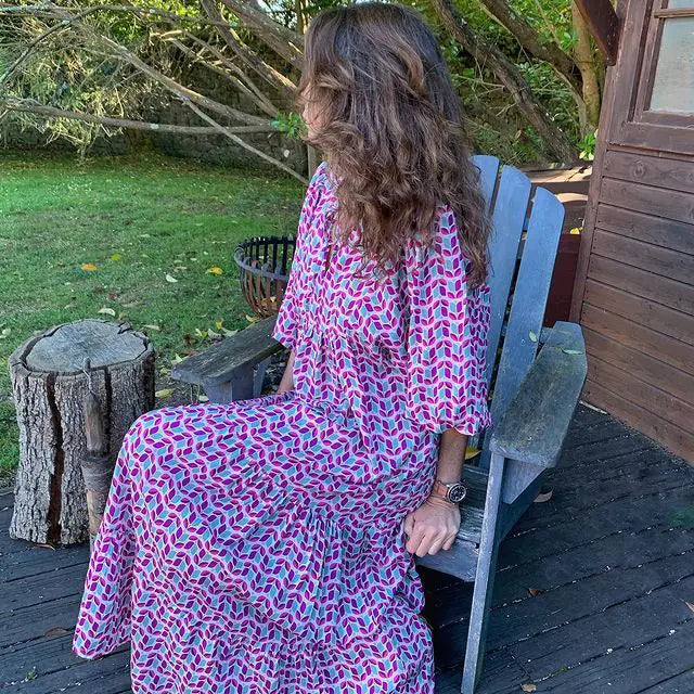 Women's Diamond Print Maxi Dress with V-Neck and Puff Sleeves