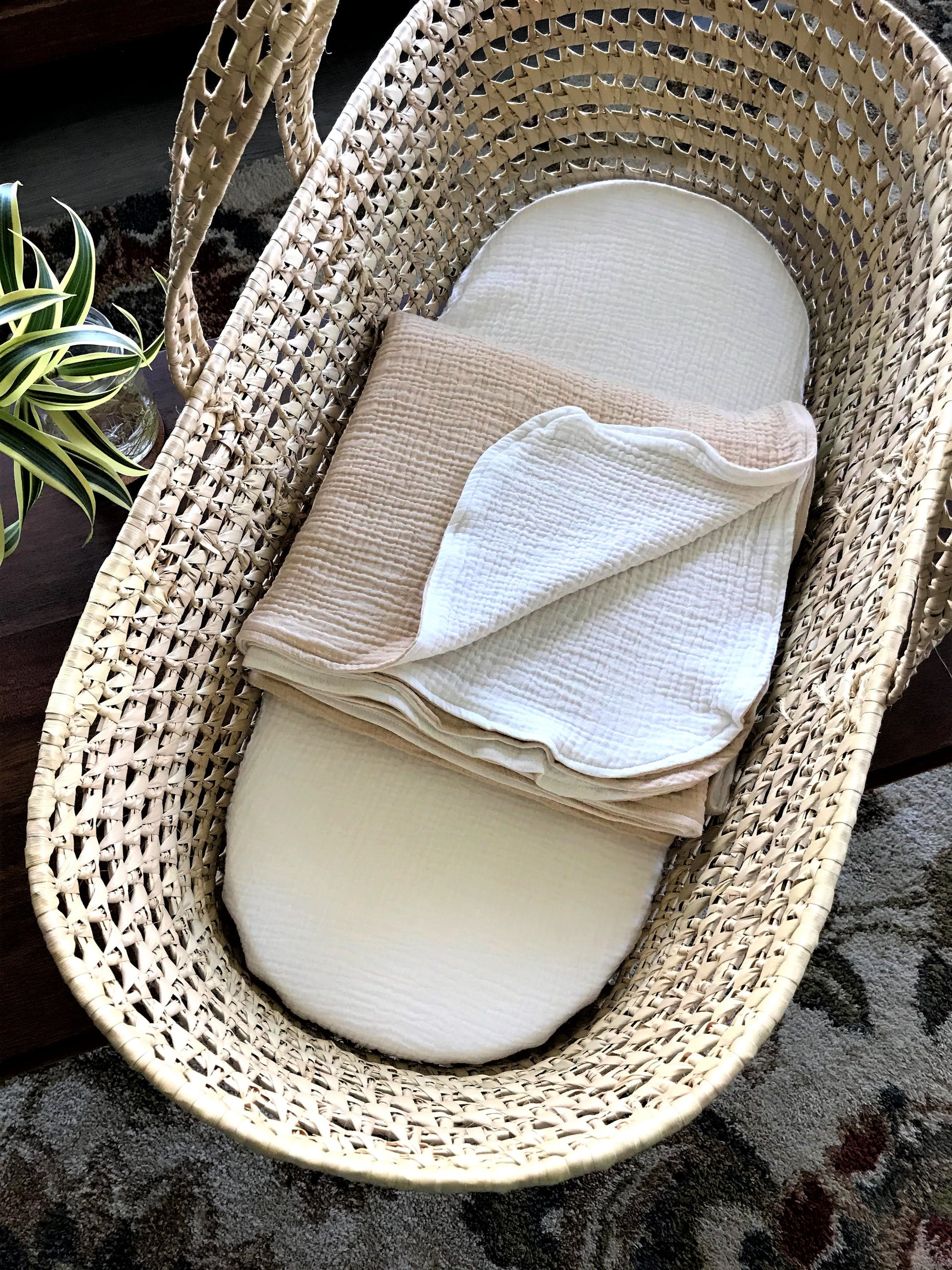 Moses Basket with Organic Cotton Double Gauze Bedding Set