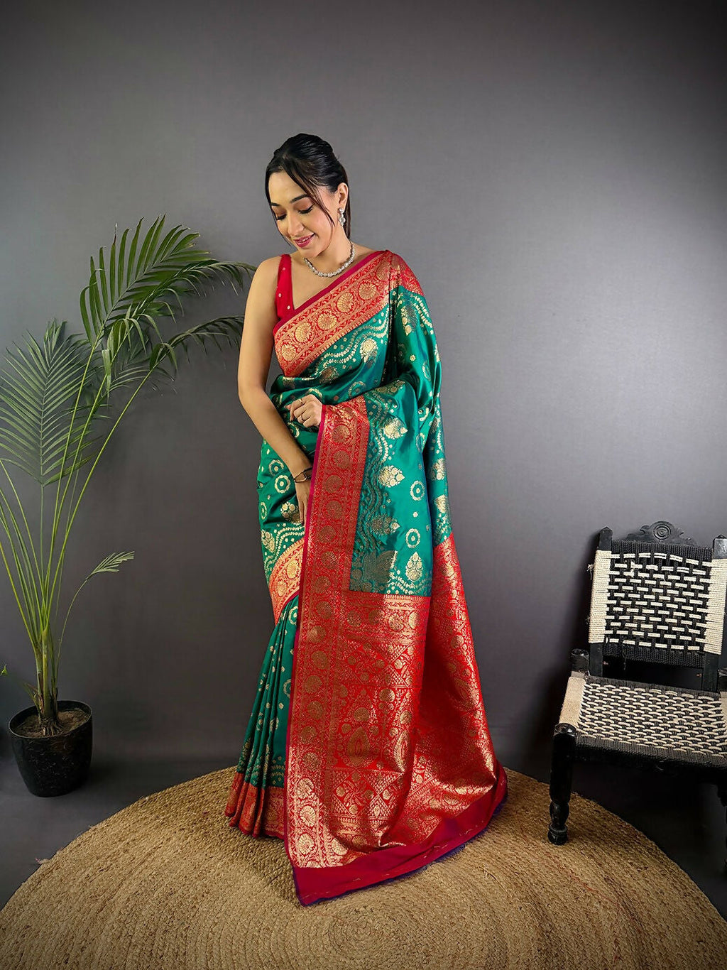 Joban Fashion Pink Butti Banarasi Silk Sarees