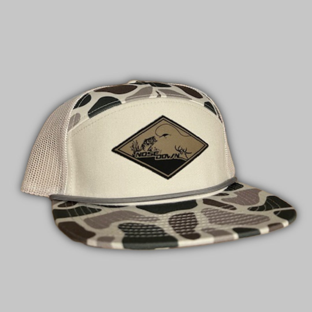 Sporty 7-panel fishing hat with camo print, available in white, grey, and black.