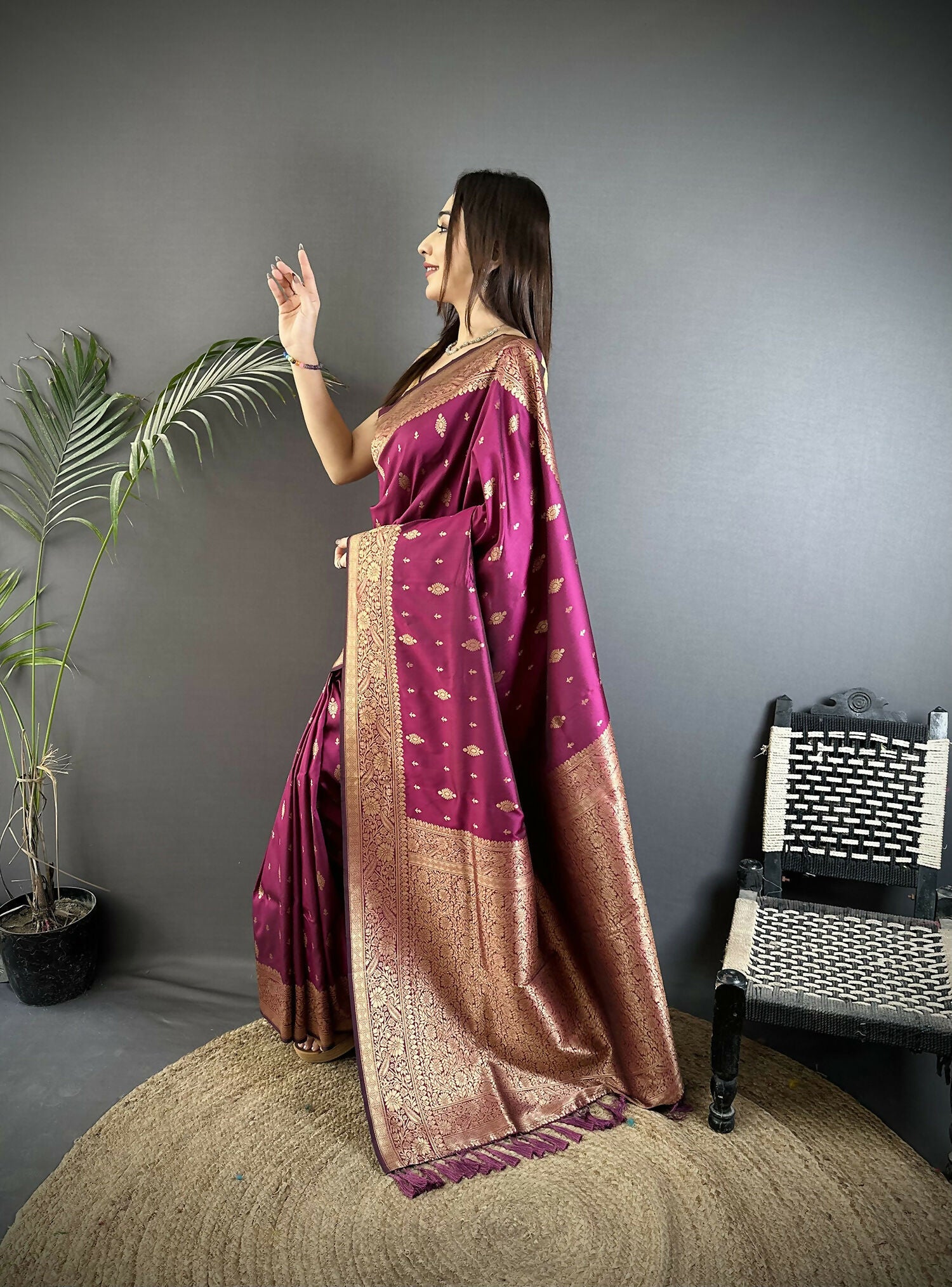 Magenta Zari Weaving Motif Lichi Silk Banarasi Saree