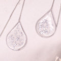 Minimalist Anh Thư silver ear threaders on a clean background.