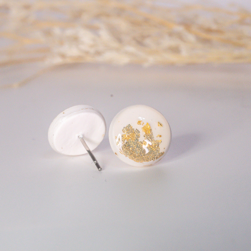 Ngọc Nắng White and Gold Flake Minimalist Stud Earrings