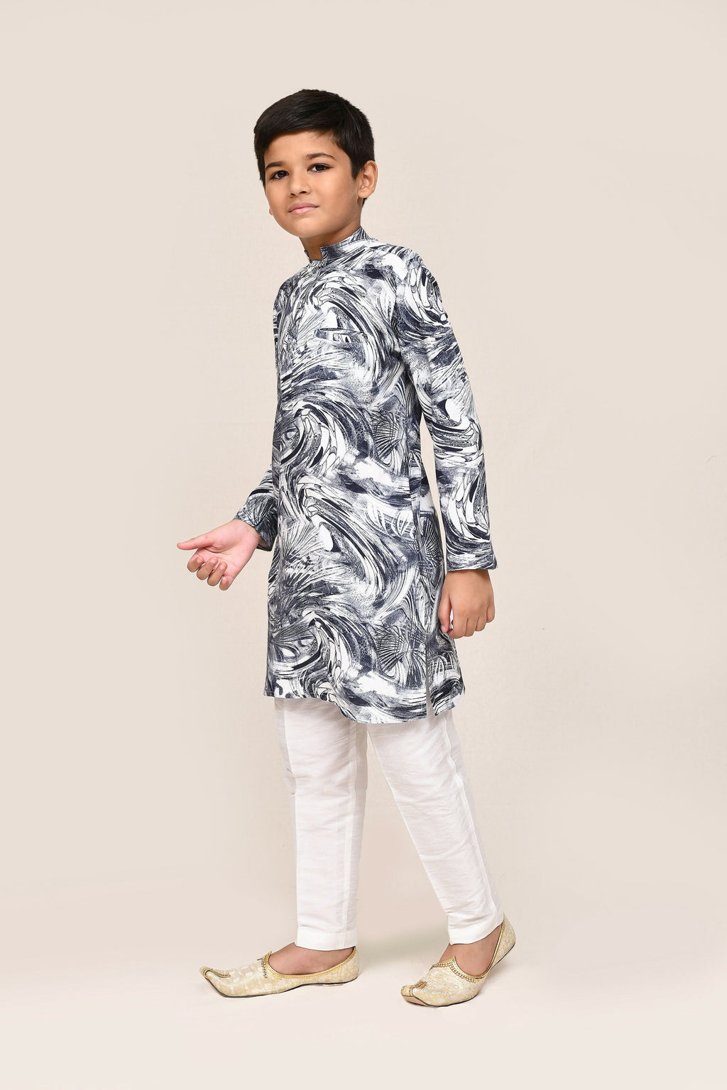 Grey cotton kurta with digital print and straight-fit pants