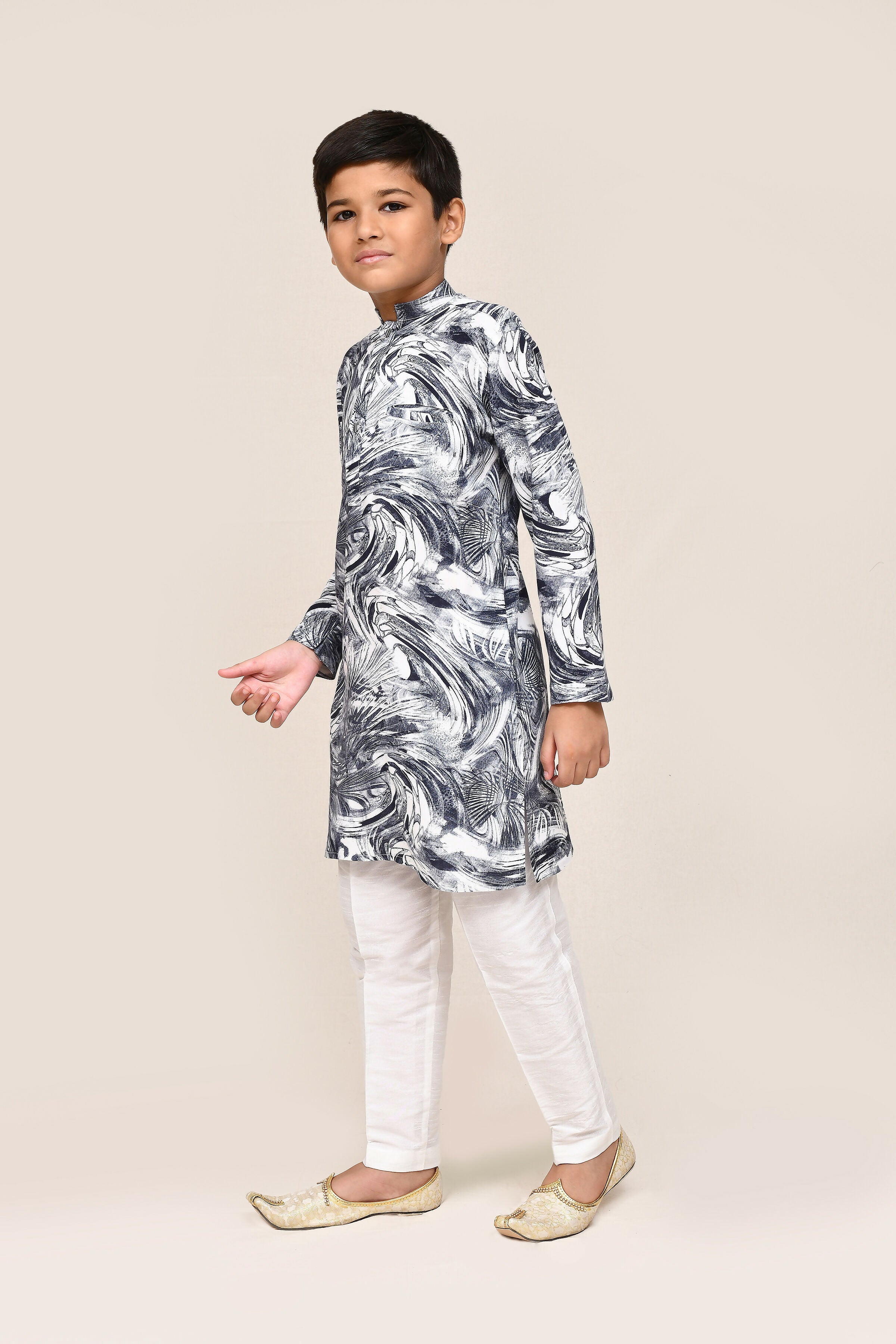 Grey cotton kurta with digital print and straight-fit pants
