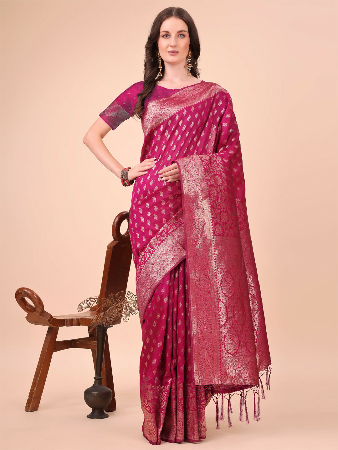 Vibrant magenta lichi silk saree with a matching blouse piece