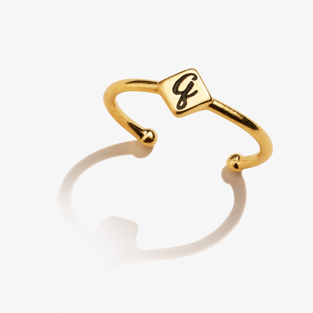 Initial Q Letter Ring for Personalized Stacking and Layering
