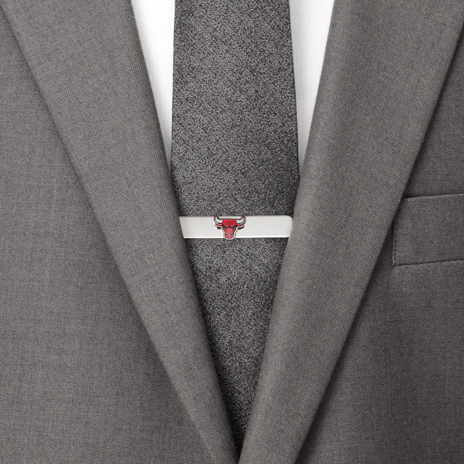 Chicago Bulls NBA Logo Sliding Tie Bar in Silver Tone - Image 2