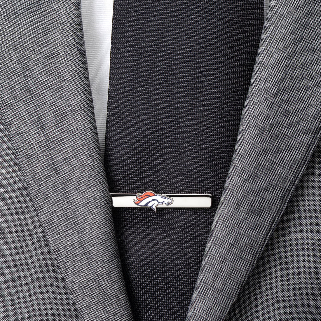 Denver Broncos Cufflinks and Tie Bar Set for Football Fans - Image 4