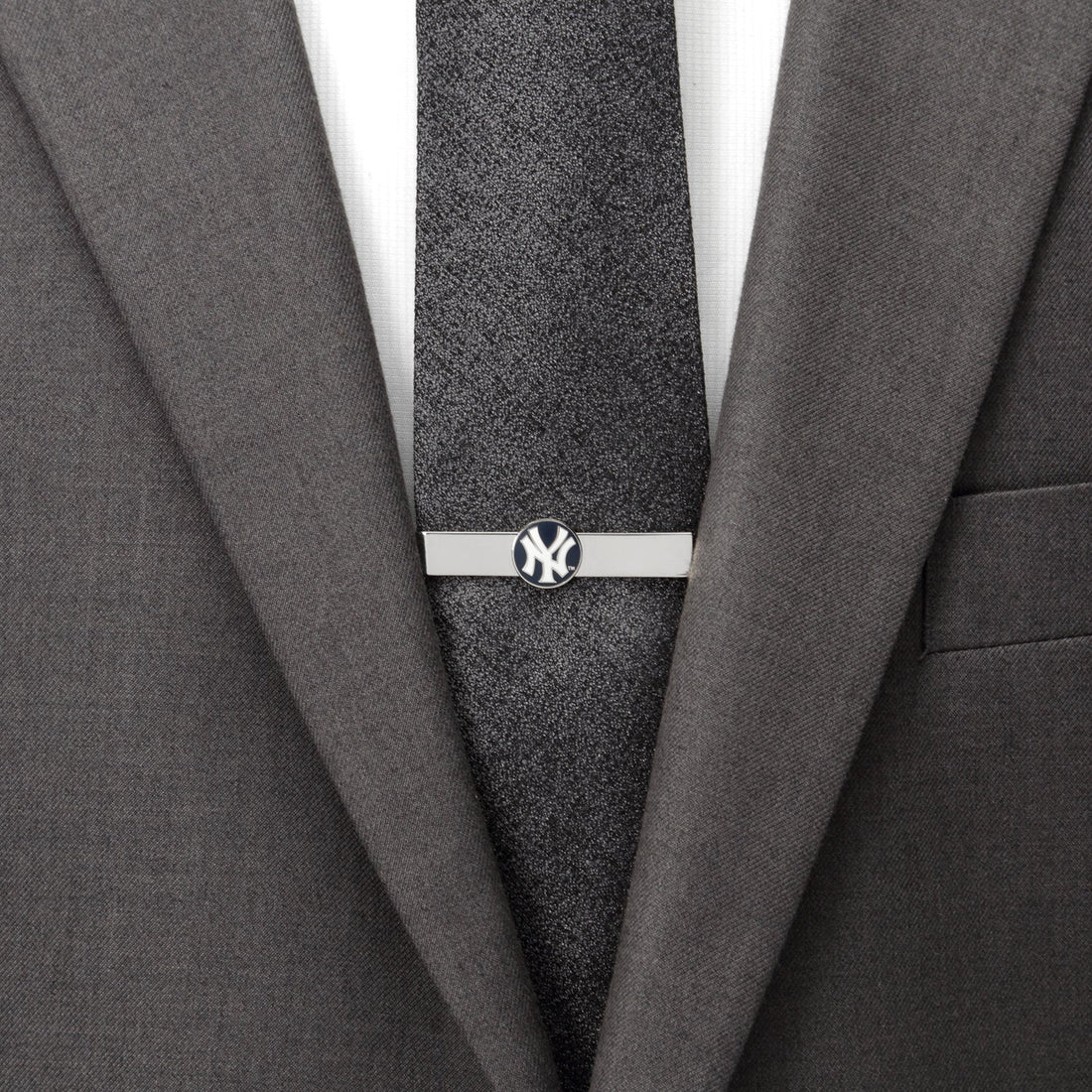 New York Yankees Tie Bar in Silver and Navy Blue - Image 2