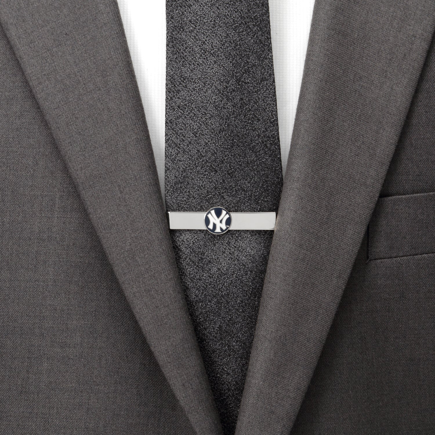 New York Yankees Tie Bar in Silver and Navy Blue - Image 2
