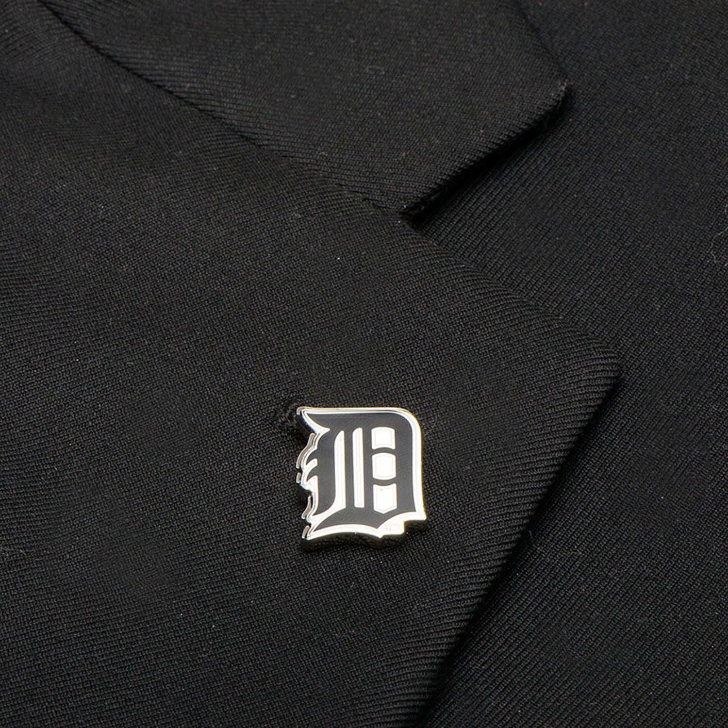 Detroit Tigers MLB Team Logo Lapel Pin in Silver Tone Metal - Image 4
